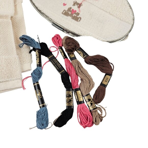 Counted Cross Stitch Fingertip Towel Lot 2 Leisure Arts Leaflets 2 Towels Hoop - Picture 3 of 10